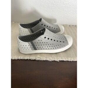 Native Jefferson Shoes Adult Men Size 8 Women Size 10 Gray & White